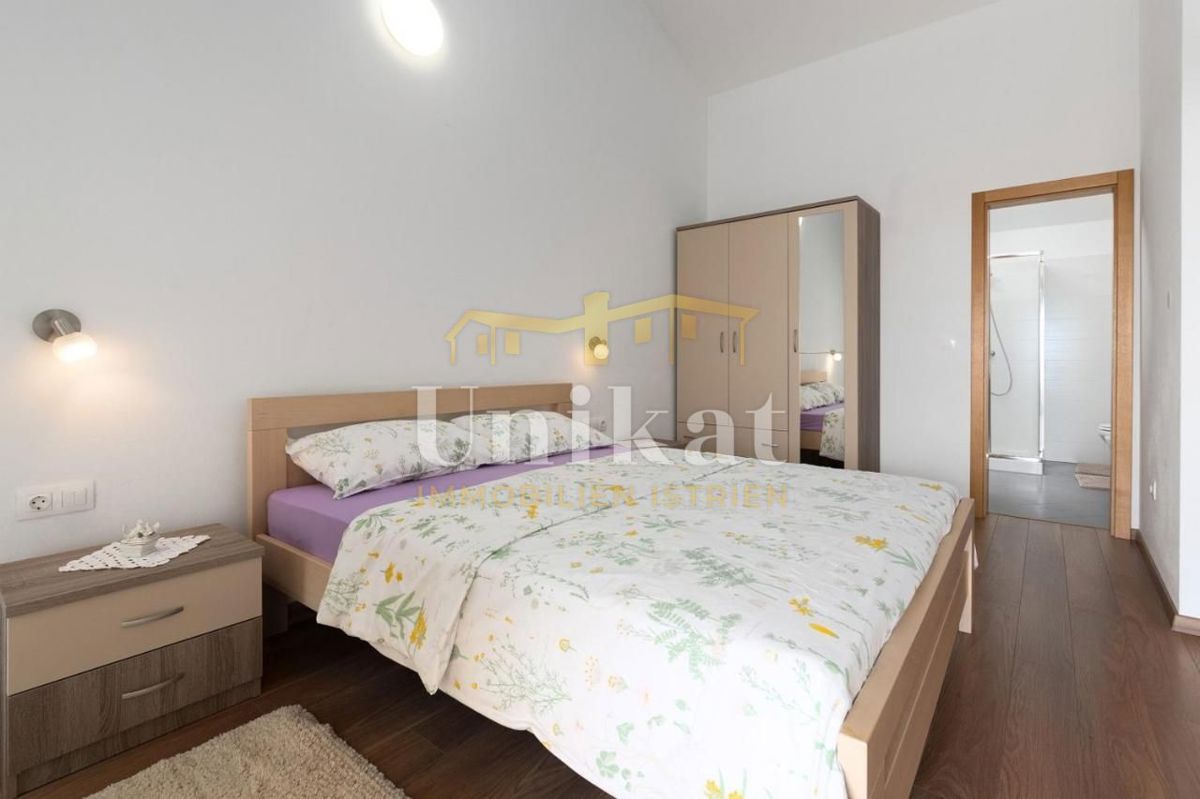 Hiša s bazenom in pogledom na morje